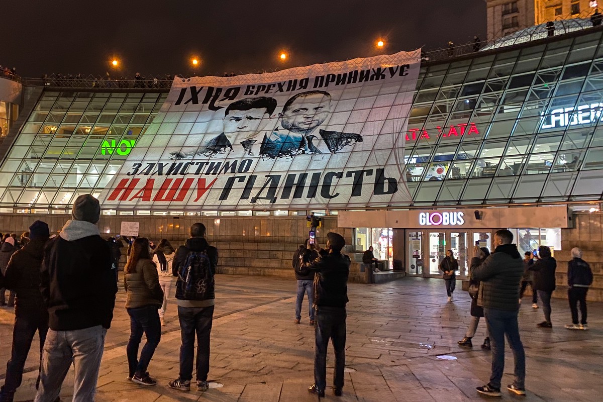 Пора за новым майданом: почему Запад говорит о скорой смене власти на Украине