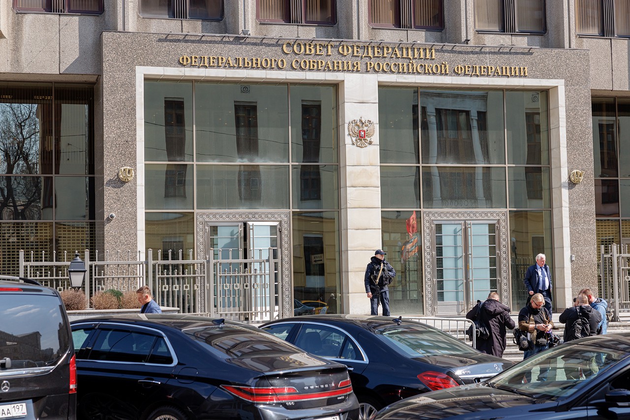 Сенатор от Приморского края заявила, что в Совфед попадают за взятки