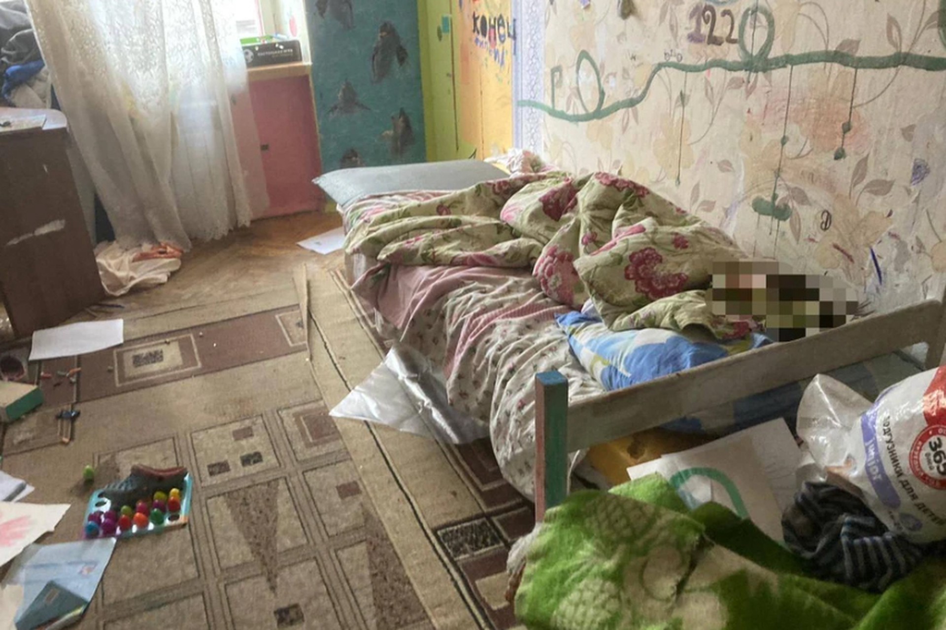 «У помоек караулили»: соседи рассказали о родителях московского «маугли»