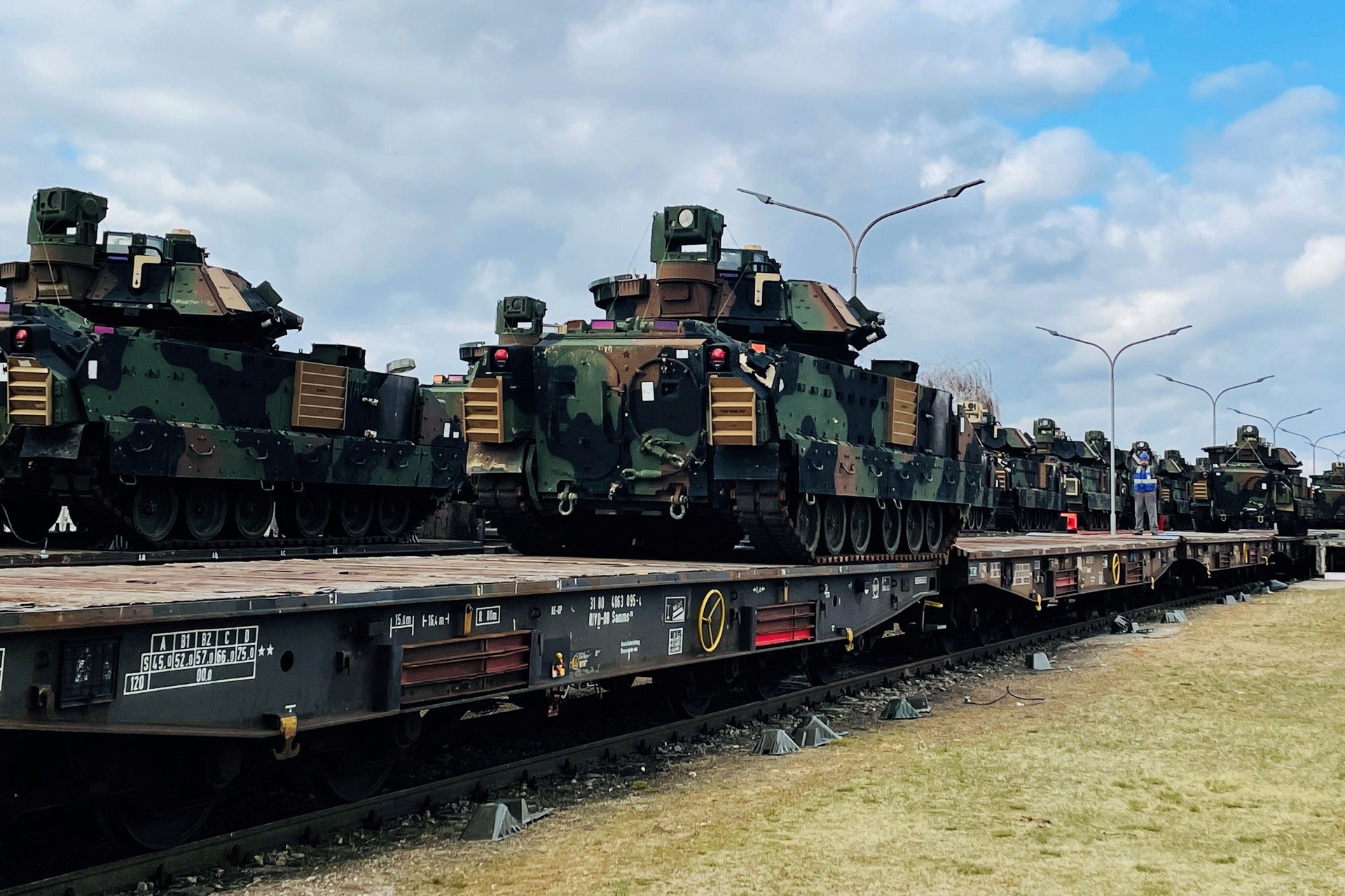 МО: ВСУ лишились 16 танков и 11 БМП Bradley при попытке прорыва в Белгородскую и Курскую области