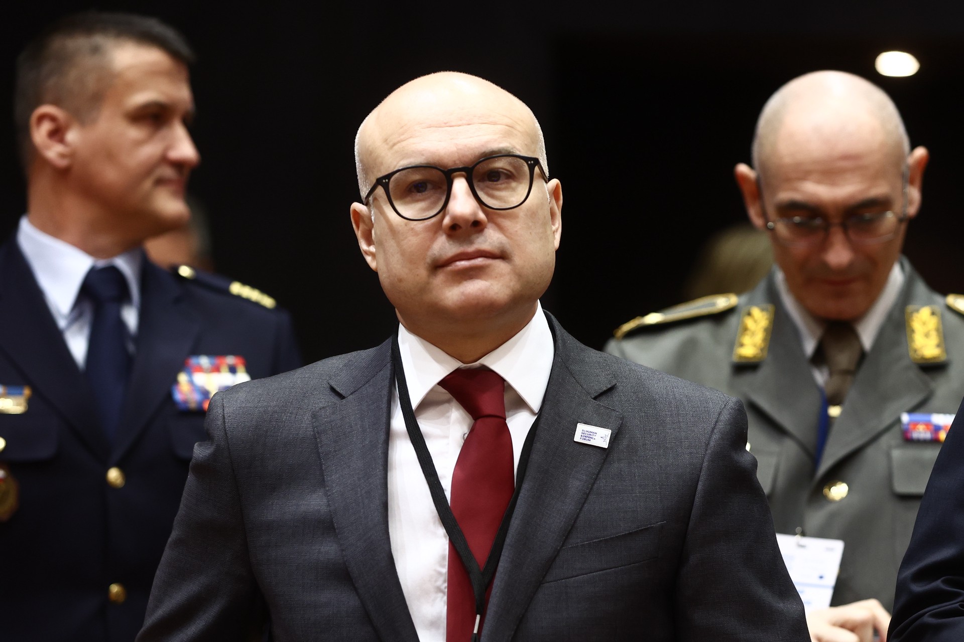 Министр обороны Сербии опроверг сообщения о поставках оружия Украине