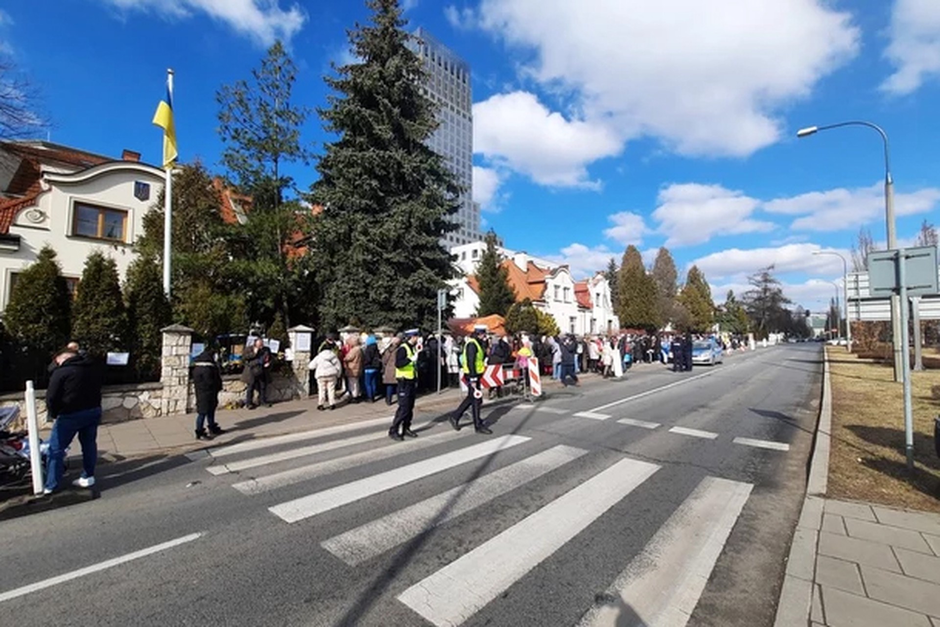 Гражданин Украины пытался покончить с собой возле генконсульства в Кракове