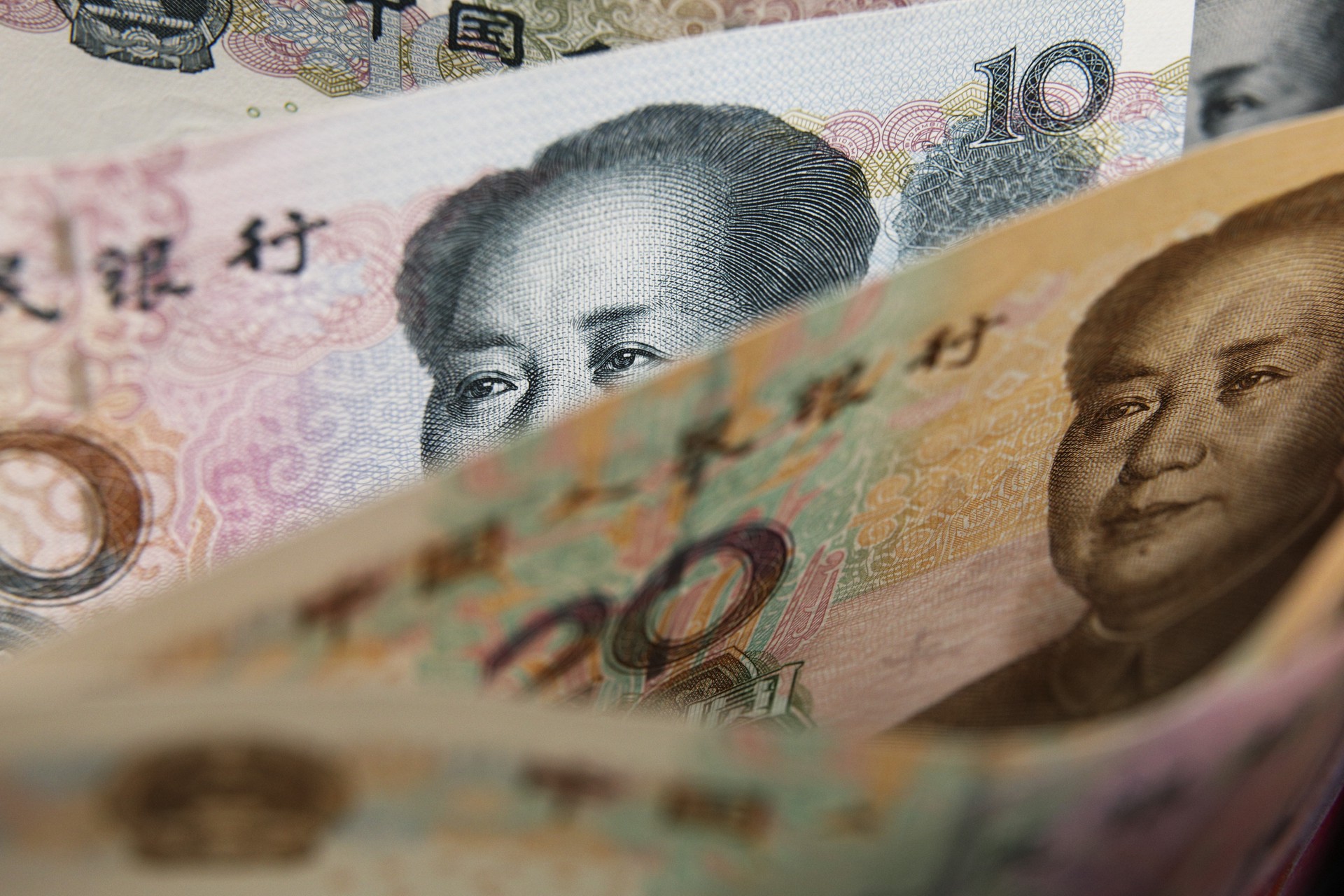 Двуликий юань: какие риски несёт в себе переход на расчёты в китайской валюте