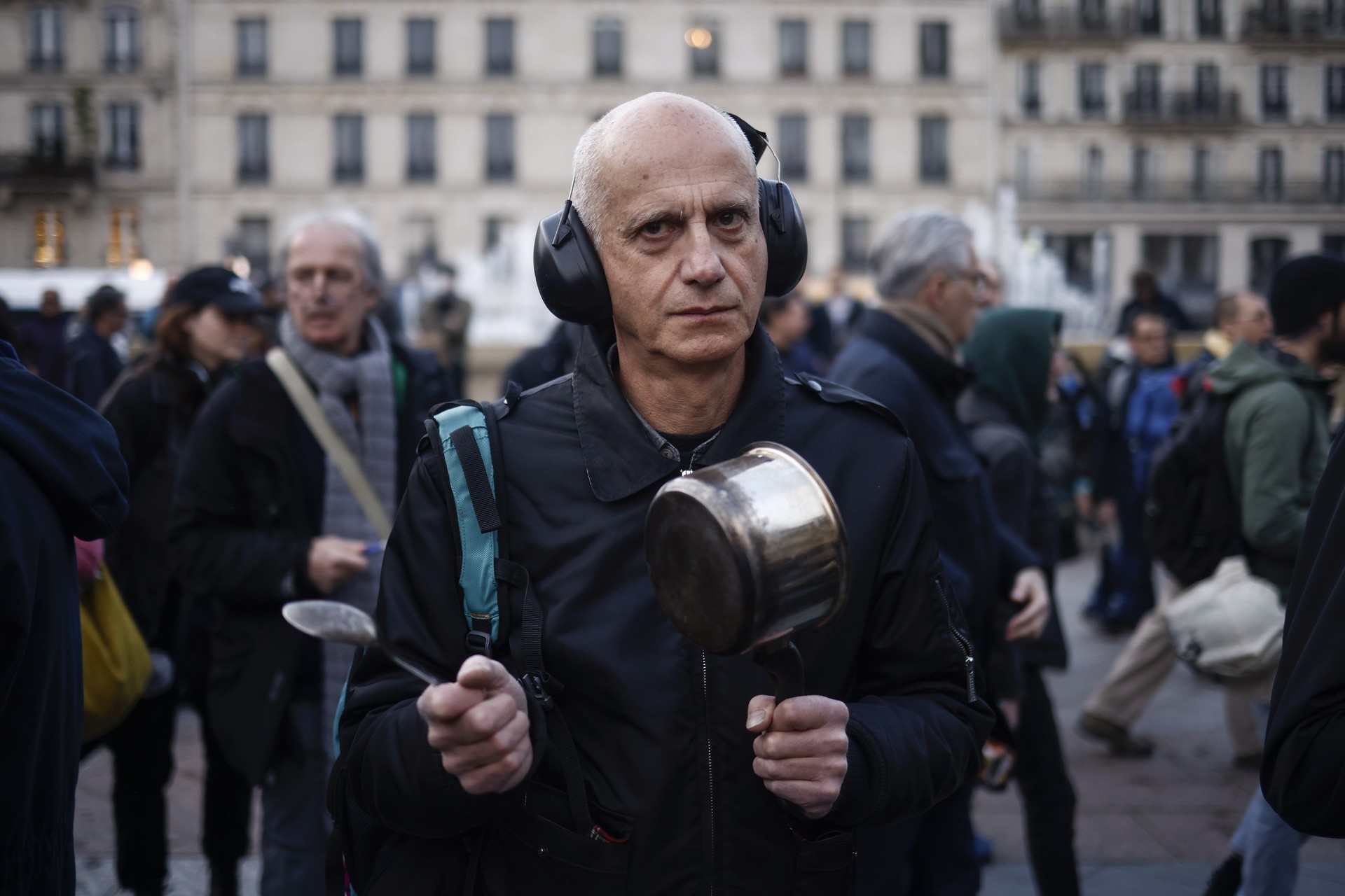 Праздник с огоньком: почему французы вновь протестуют