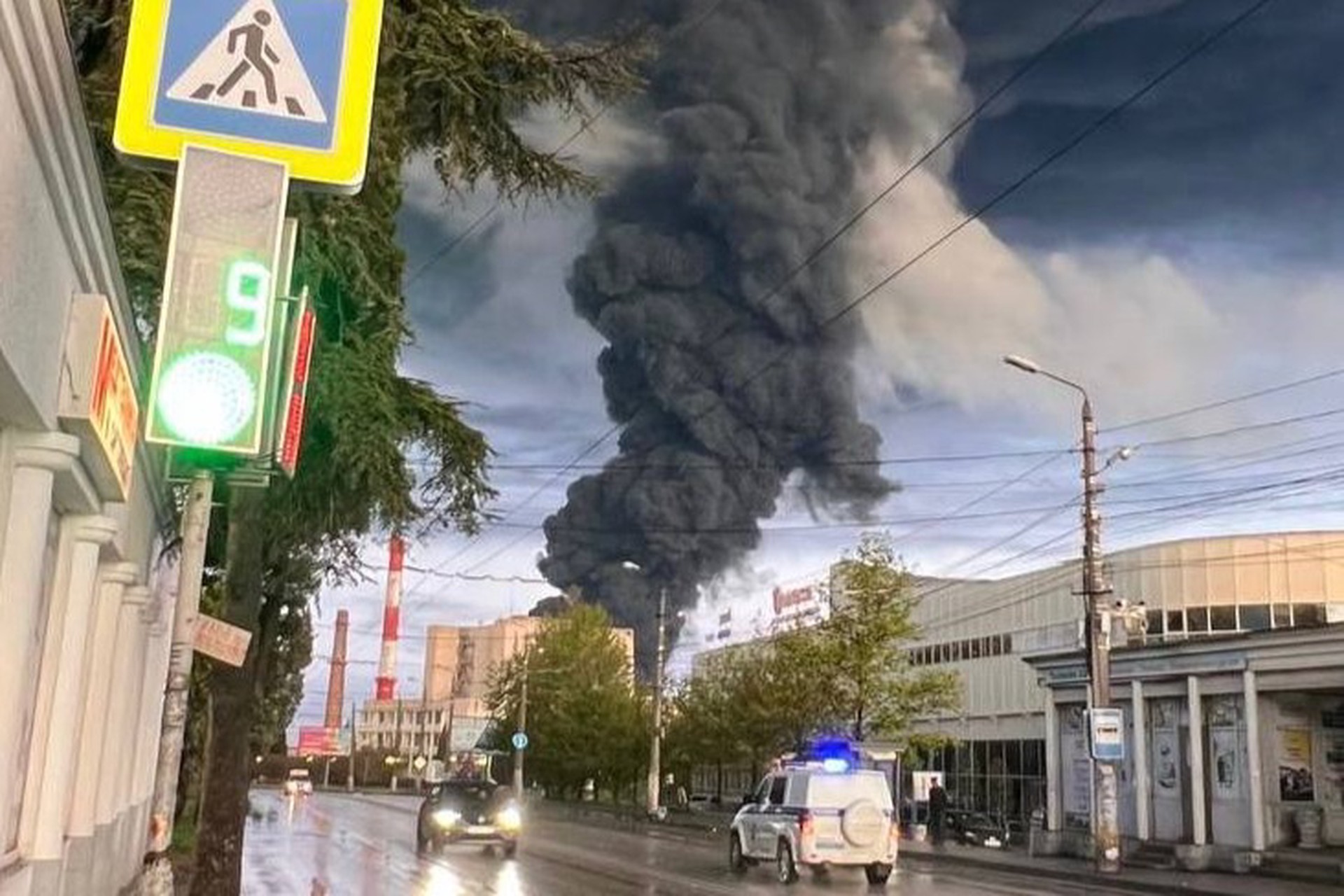 Власти Севастополя: эвакуация жителей из района пожара на нефтебазе не планируется