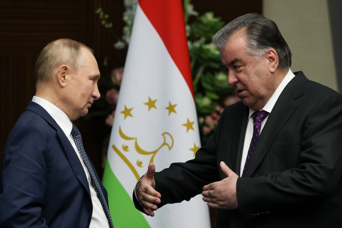 Путин пригласил президента Таджикистана в Москву на празднование Дня Победы