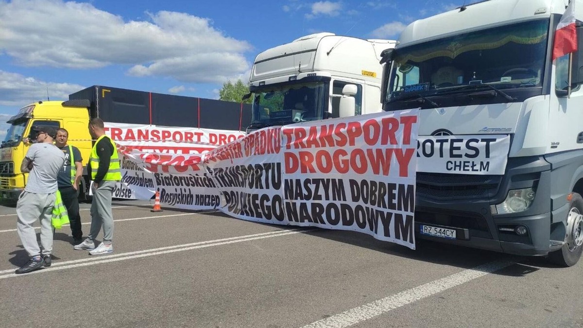 Польские протестующие перевозчики перекрыли дорогу на границе с Украиной