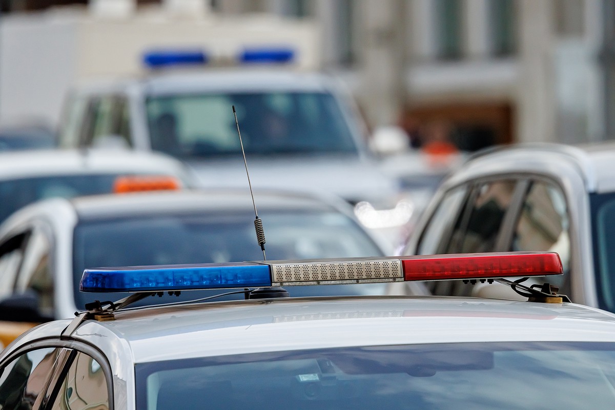 В Сочи водителя самоката зажало между двух машин после ДТП