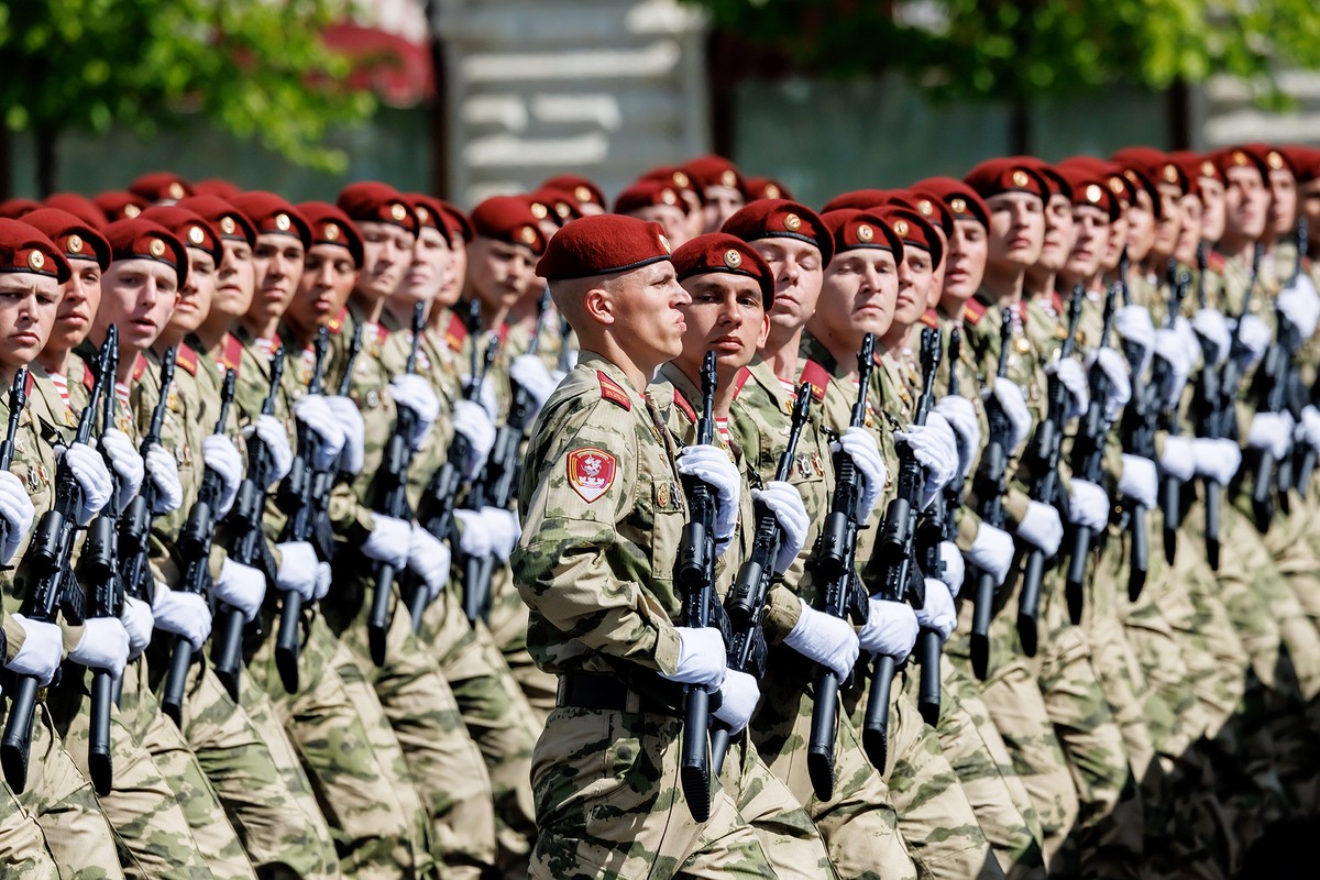 В параде Победы примут участие более девяти тысяч человек