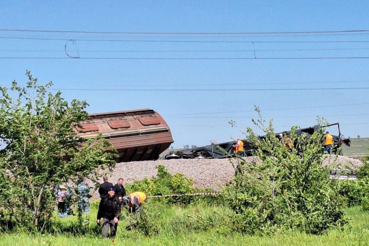Грузовые вагоны сошли с рельсов в Волгоградской области после вмешательства посторонних