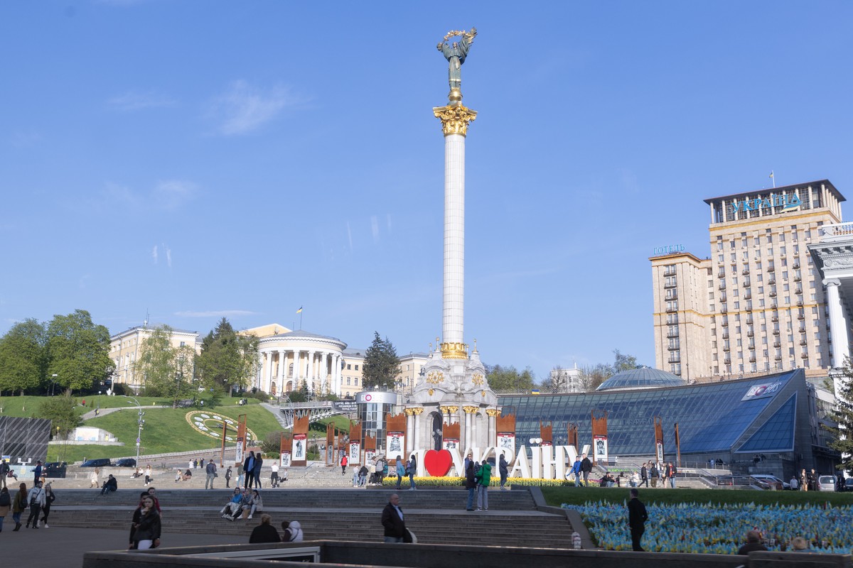 СМИ: в Киеве демонтировали бюст Юрия Гагарина