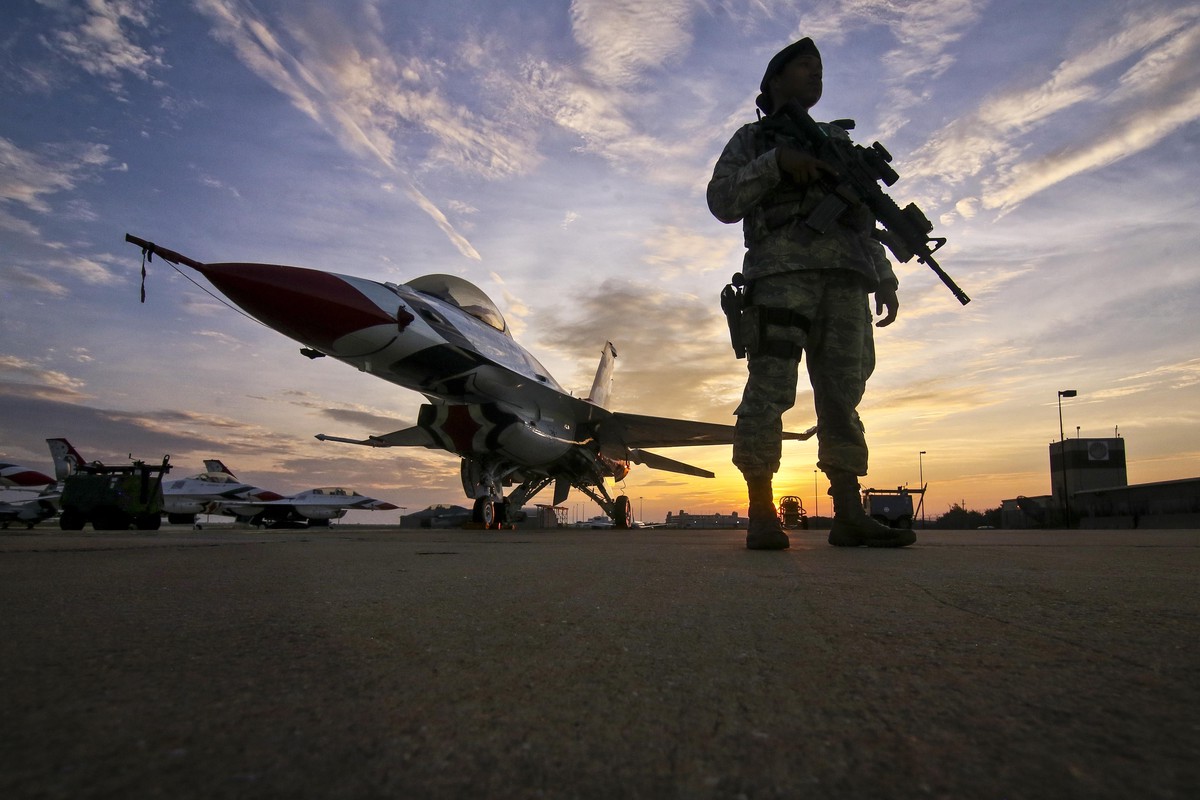 Норвегия безвозмездно передаст Украине истребители F-16