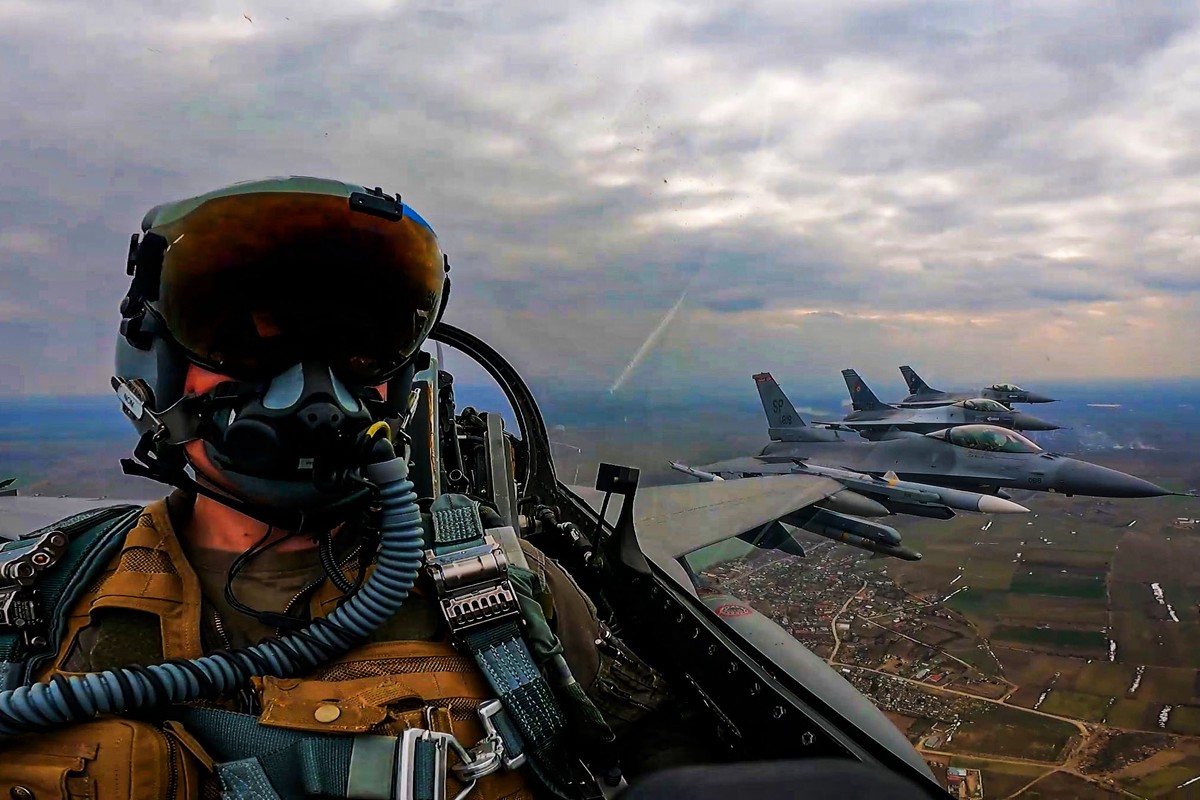 Белый дом: Подготовка лётчиков ВСУ к управлению F-16 в странах ЕС может начаться «через пару недель»