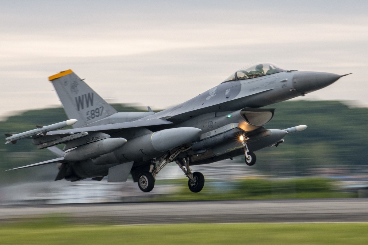 Дания пообещала Украине истребители F-16 в ближайший месяц