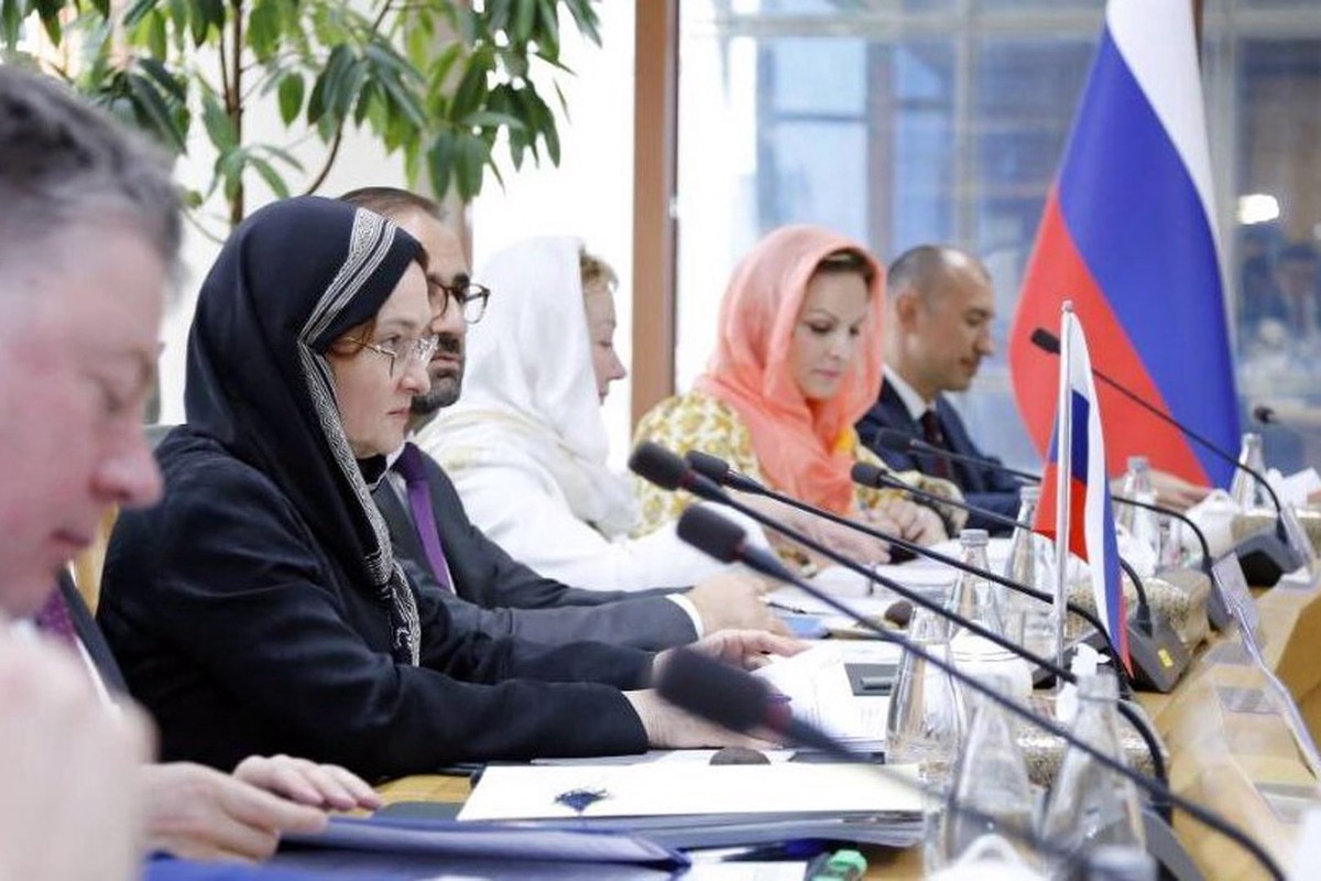 Эльвира Набиуллина приехала на переговоры в Иран в хиджабе