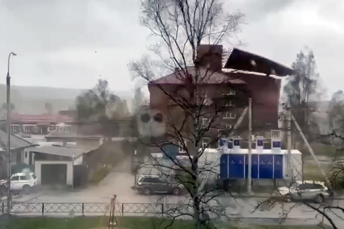 В Иркутской области сорвало крышу со школы
