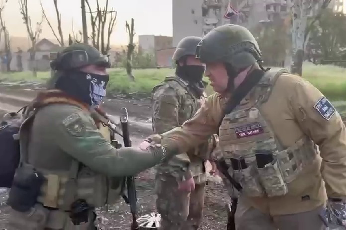 Соловьём заливают: зачем британская пресса называет Евгения Пригожина живым