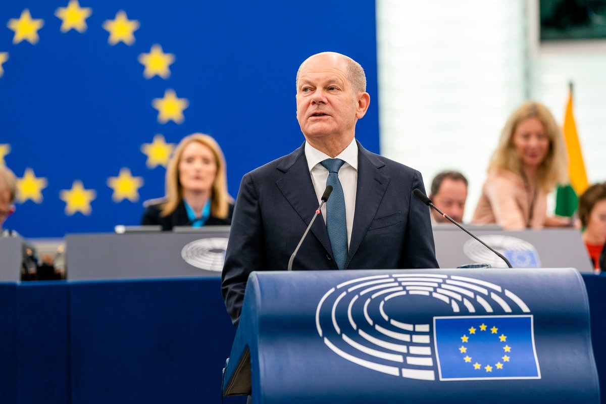 Шольц: В бюджет Германии на 2024-й заложено €8 млрд военной помощи Украине