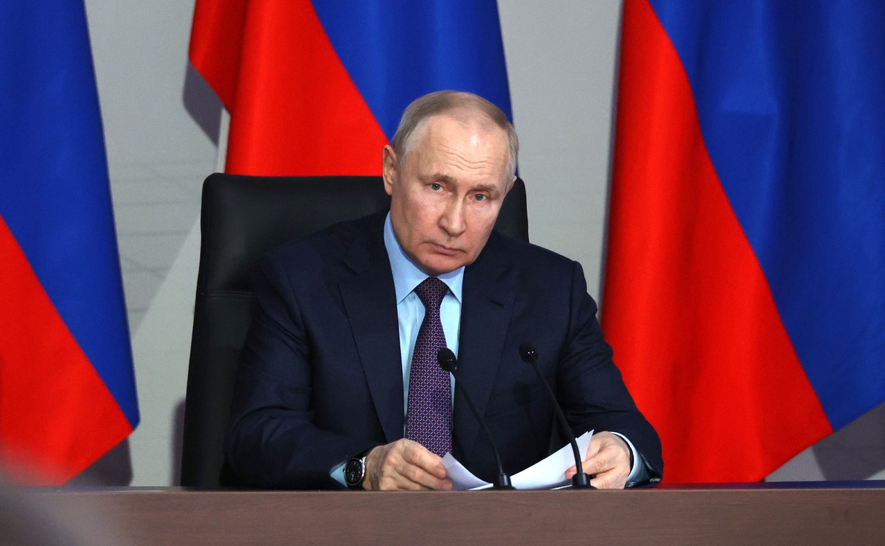 Путин подписал закон о задержании на 30 суток за нарушение военного положения