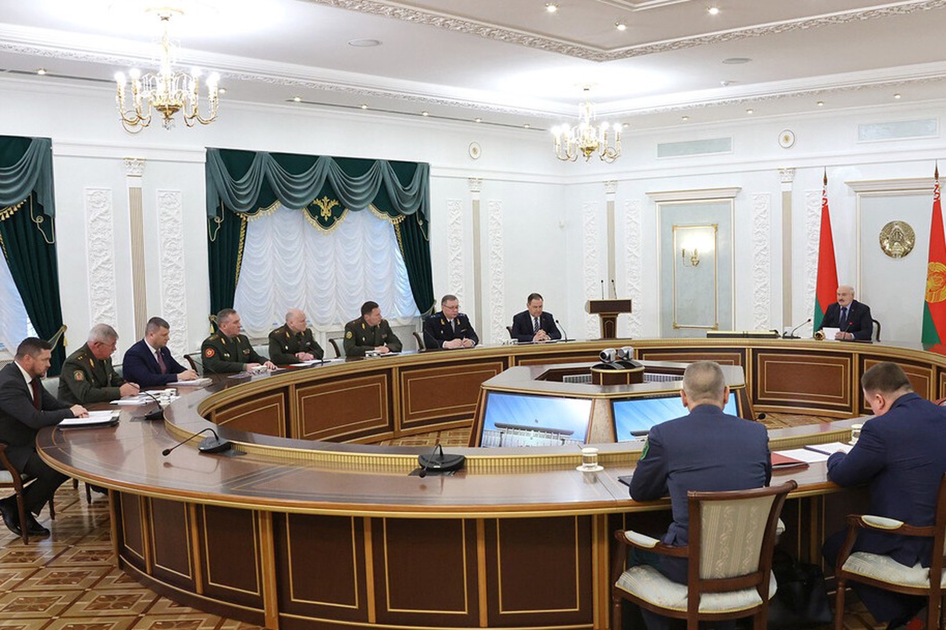 Лукашенко сообщил, что случаи проникновения диверсантов в Белоруссию участились
