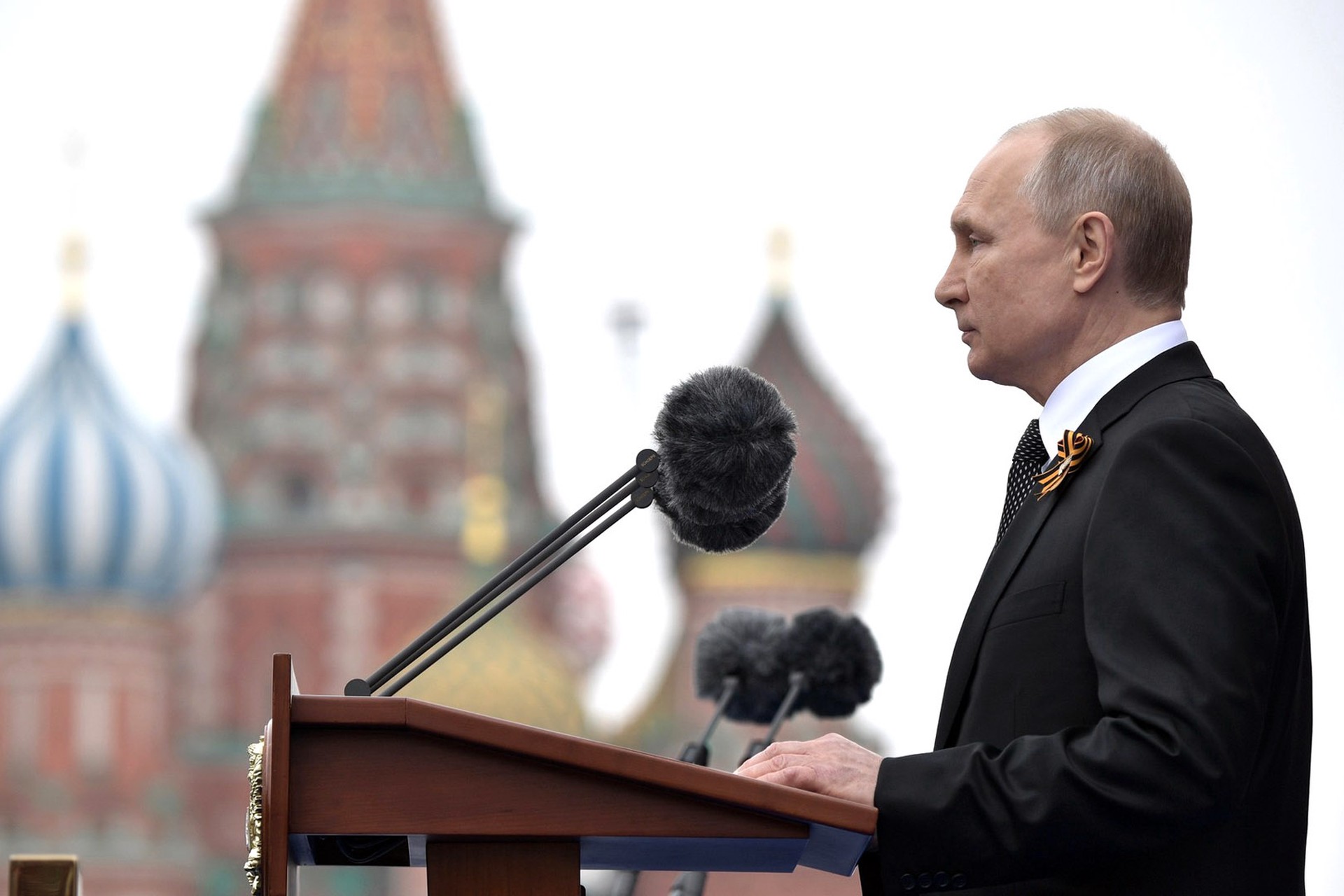 Песков заявил, что Путин во вторник выступит на Параде Победы