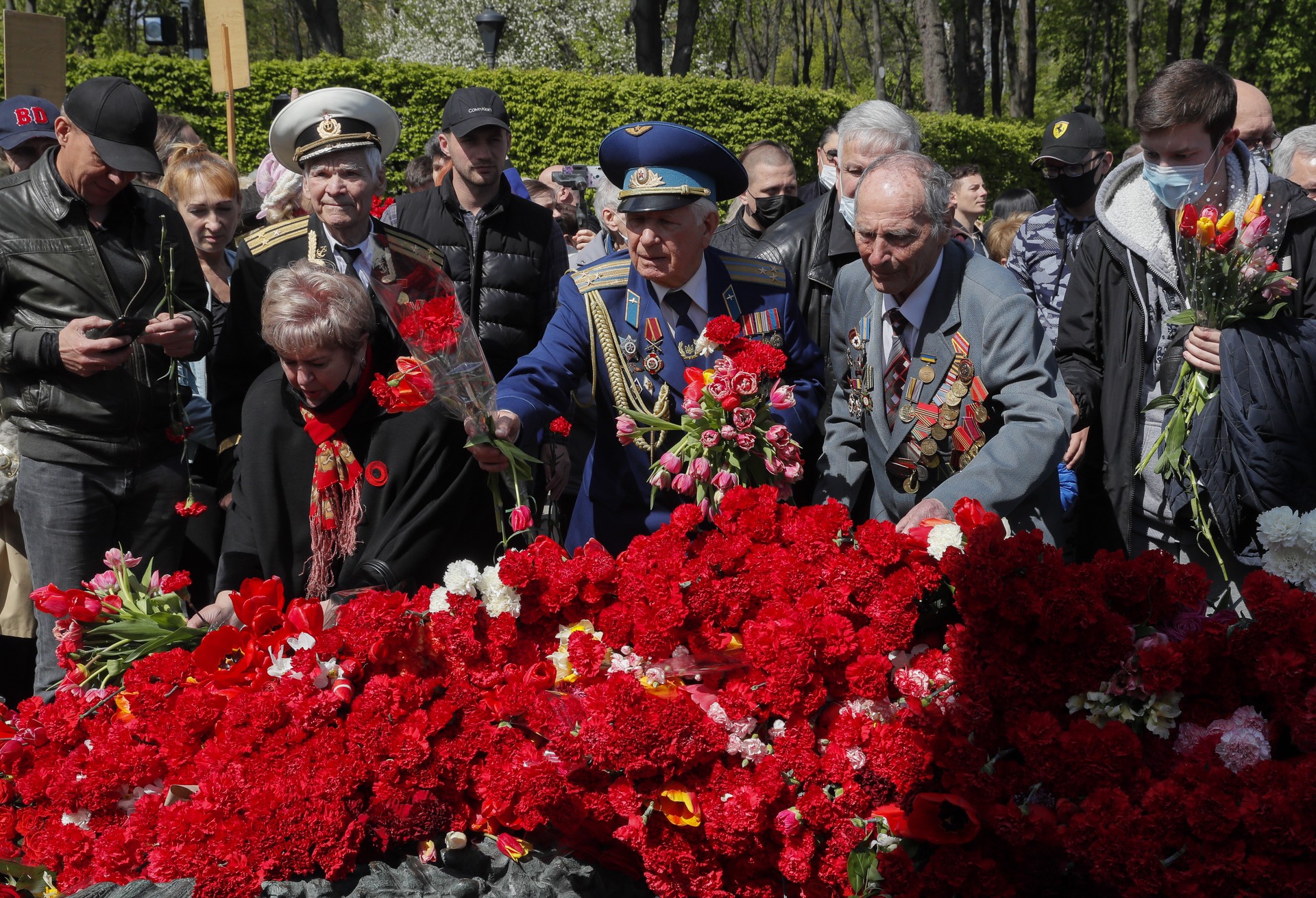 Тризуб дают: как Киев решил «отжать» День Победы у русских