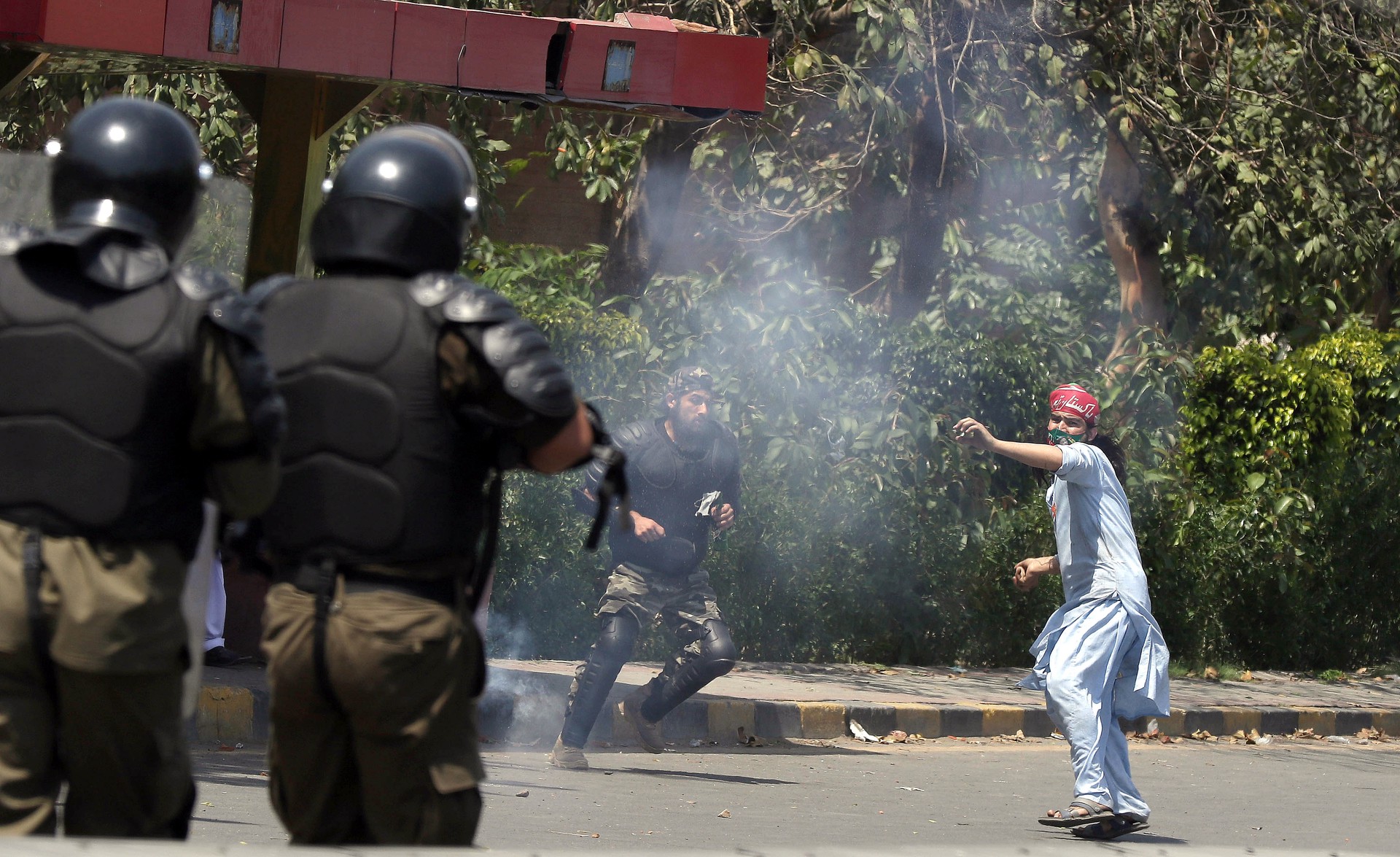 Власти Пакистана на фоне беспорядков ввели в Исламабад армейские части