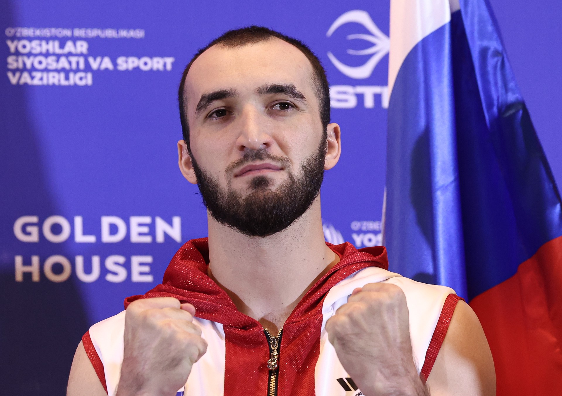 Российский боксёр Гаджимагомедов стал двукратным чемпионом мира