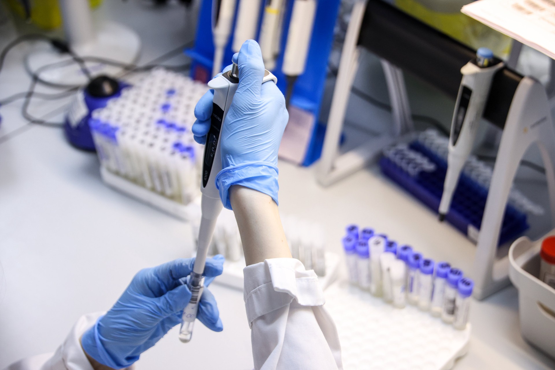 СМИ: В британской лаборатории военные готовят прототипы вакцин против «Болезни Х»