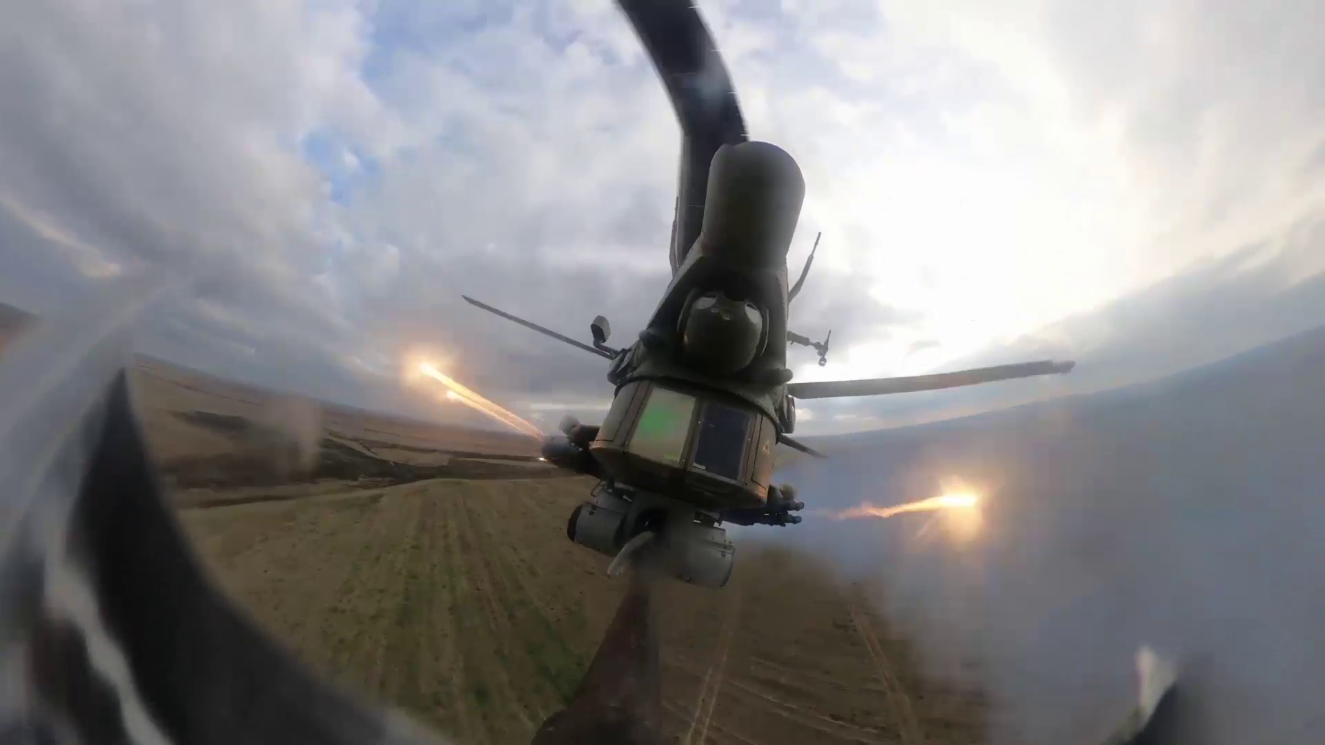 Минобороны: вертолёты ЦВО ВС РФ уничтожили технику ВСУ под Красным Лиманом
