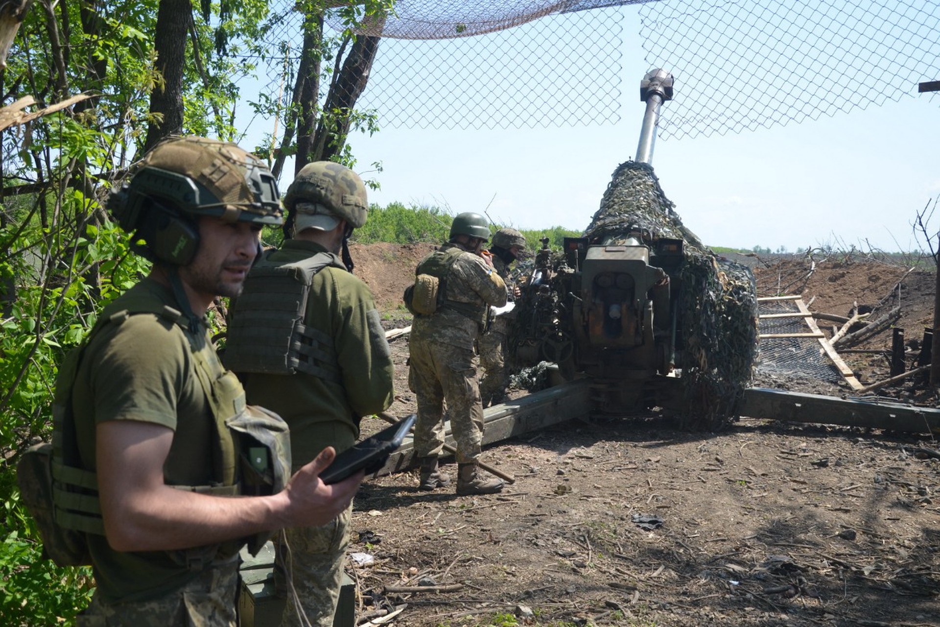 Киев стягивает силы под Артёмовск, заявили в ЛНР
