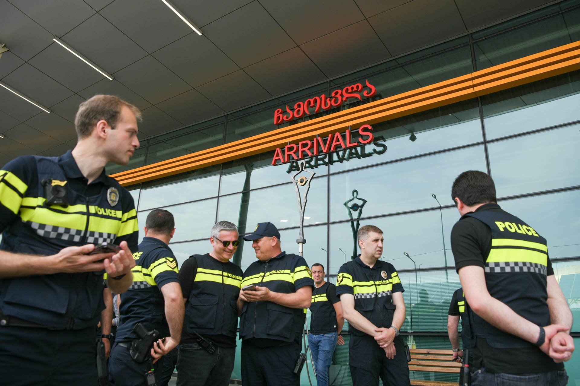 Грузинская оппозиция выехала в аэропорт, чтобы помешать посадке рейса из РФ