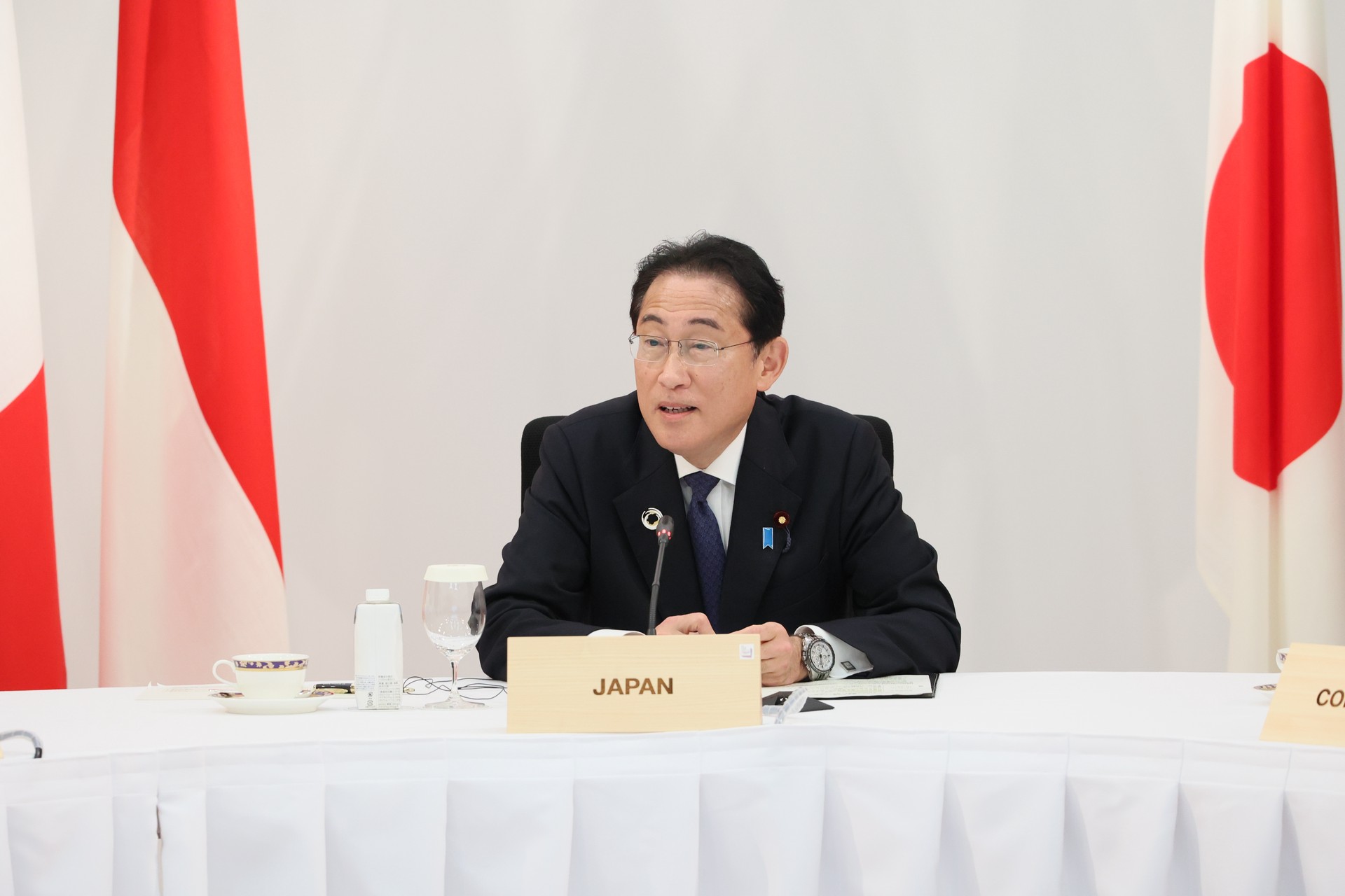 Премьер Кисида: Япония продолжит держать курс на заключение мирного договора с Россией