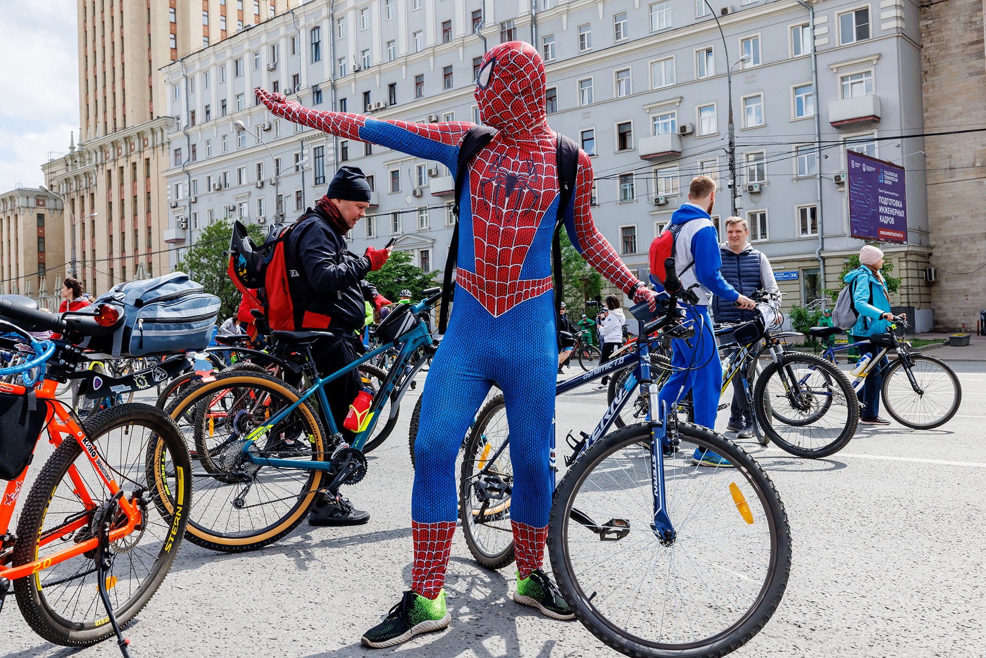 Человек-паук пришел на заседание по делу Долиной