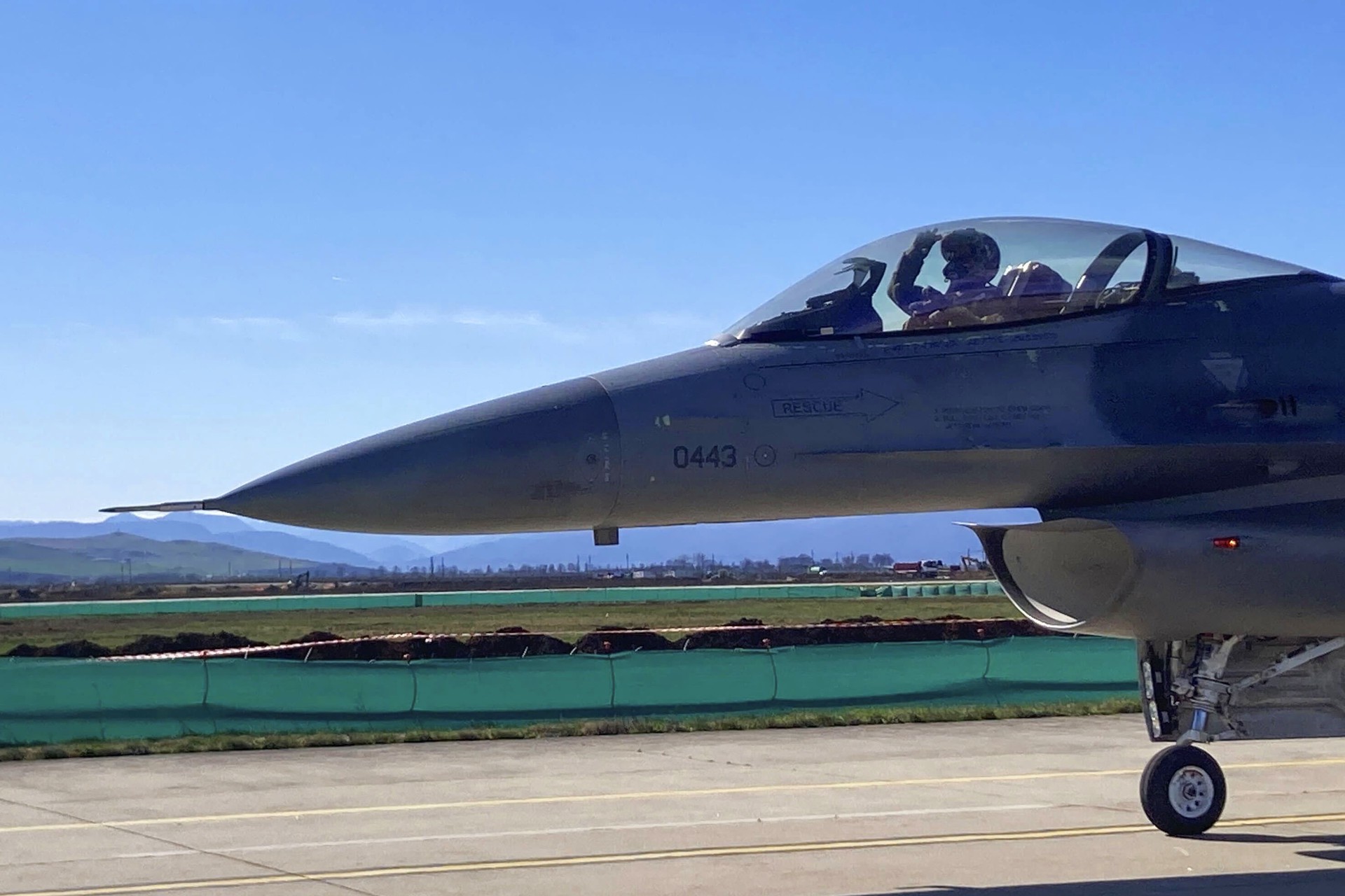 Американский подполковник Дэвис: истребители F-16 на Украине будут уничтожены