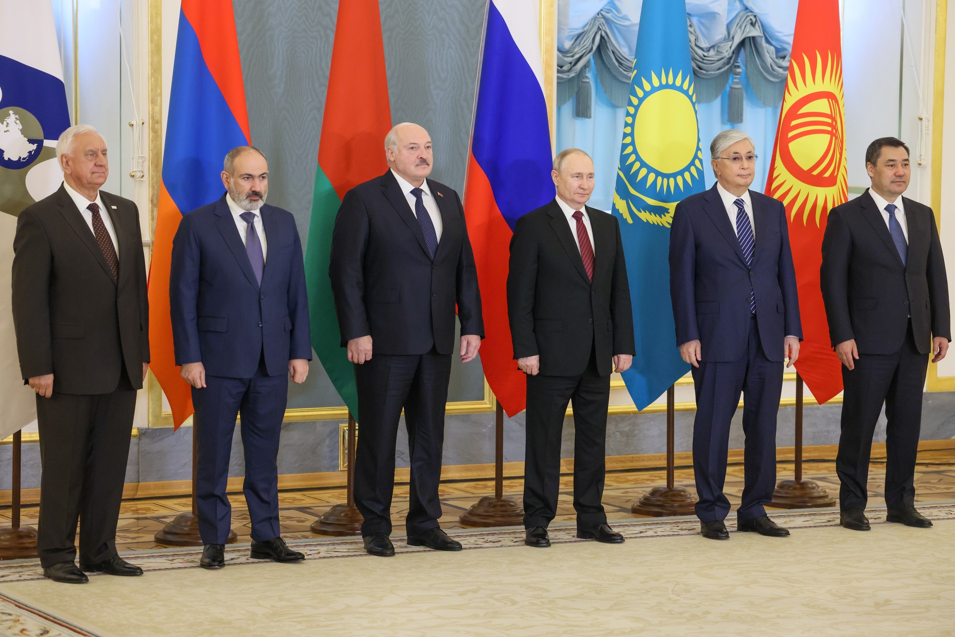 «А где бумаги?»: Путин принял участие в Высшем Евразийском экономическом совете (ВЕЭС)