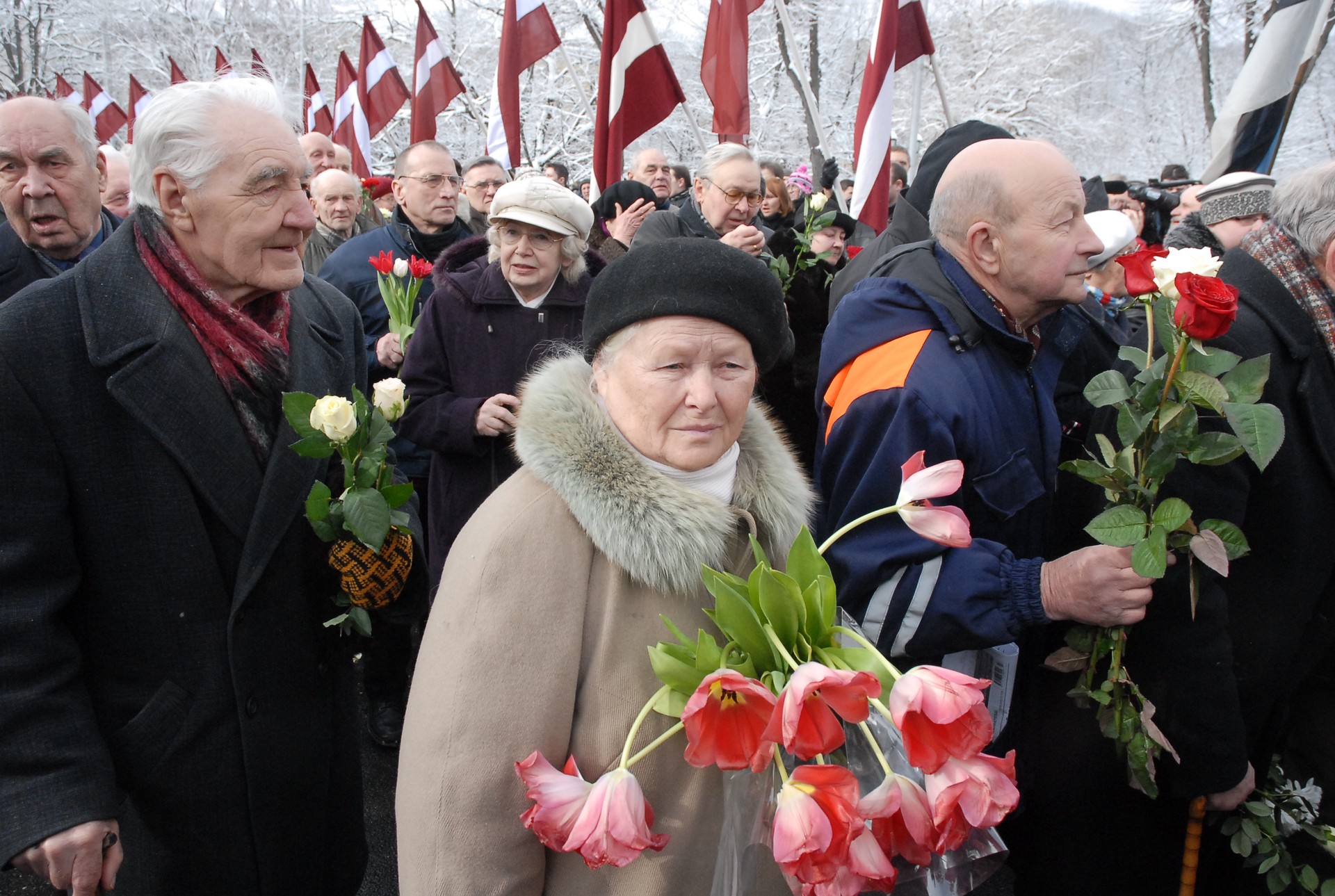 Возьмут за госязык: почему тысячам русских пенсионеров в Латвии грозит депортация
