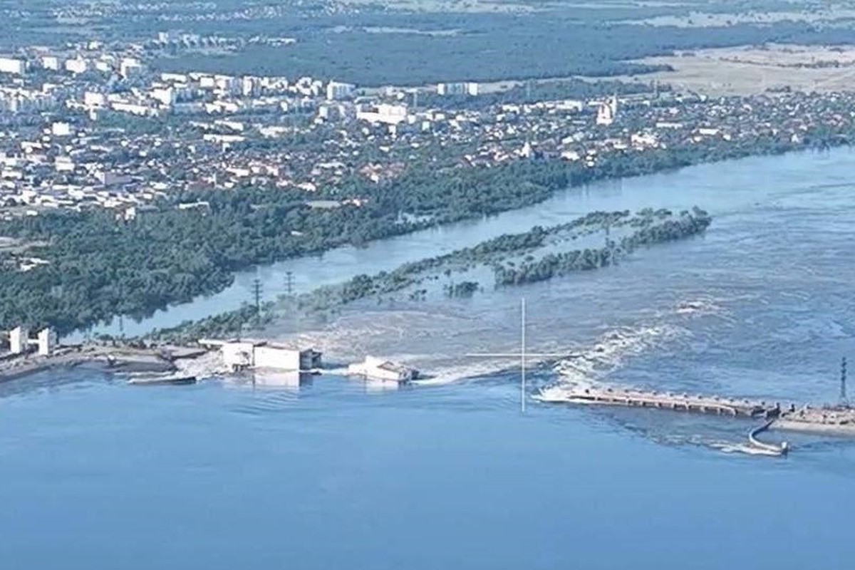 На Каховской ГЭС разрушены 11 из 28 пролётов, в зону подтопления попадают 80 населённых пунктов