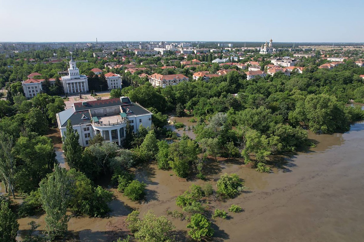 В Новую Каховку наладили поставку питьевой воды 