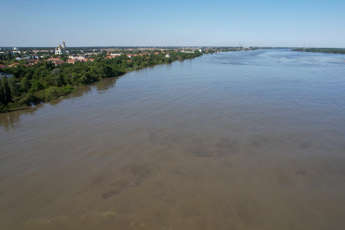 Каховская ГЭС окончательно ушла под воду