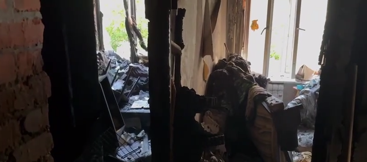 При пожаре дома в Москве, где погиб ребенок, пострадали восемь человек