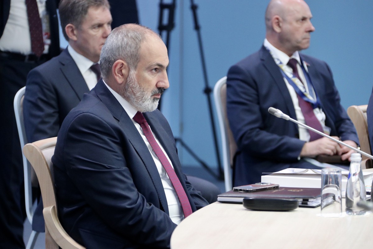 Ушаков: У России появилось много вопросов к Пашиняну