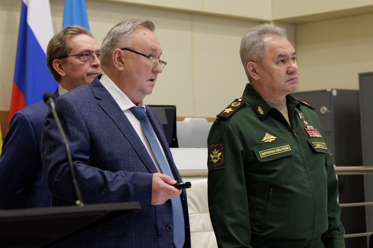 Шойгу поручил нарастить производство высокоточных боеприпасов