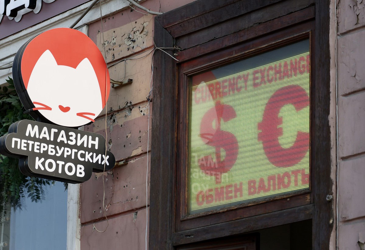 Экономист рассказал, сколько будет стоить доллар к концу октября