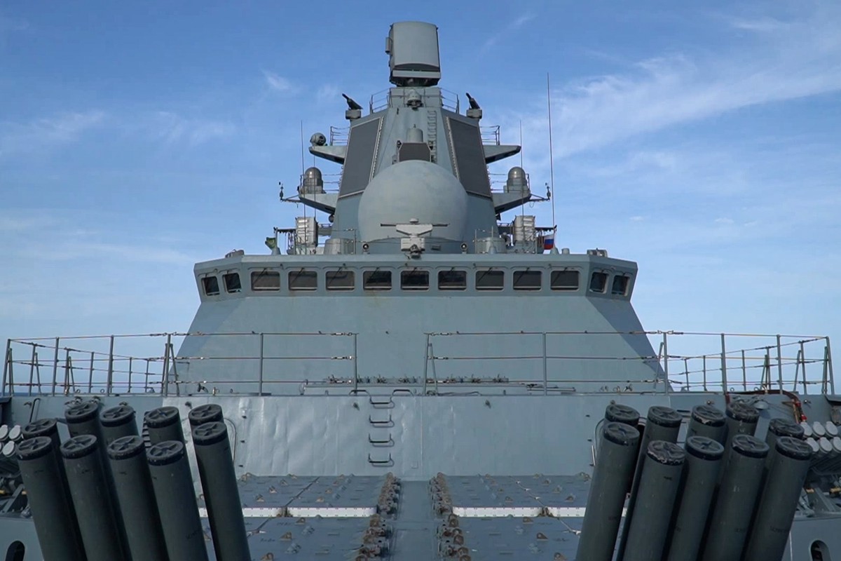 Минобороны: российские моряки в Средиземном море спасли 68 пассажиров судна под флагом Германии и Греции