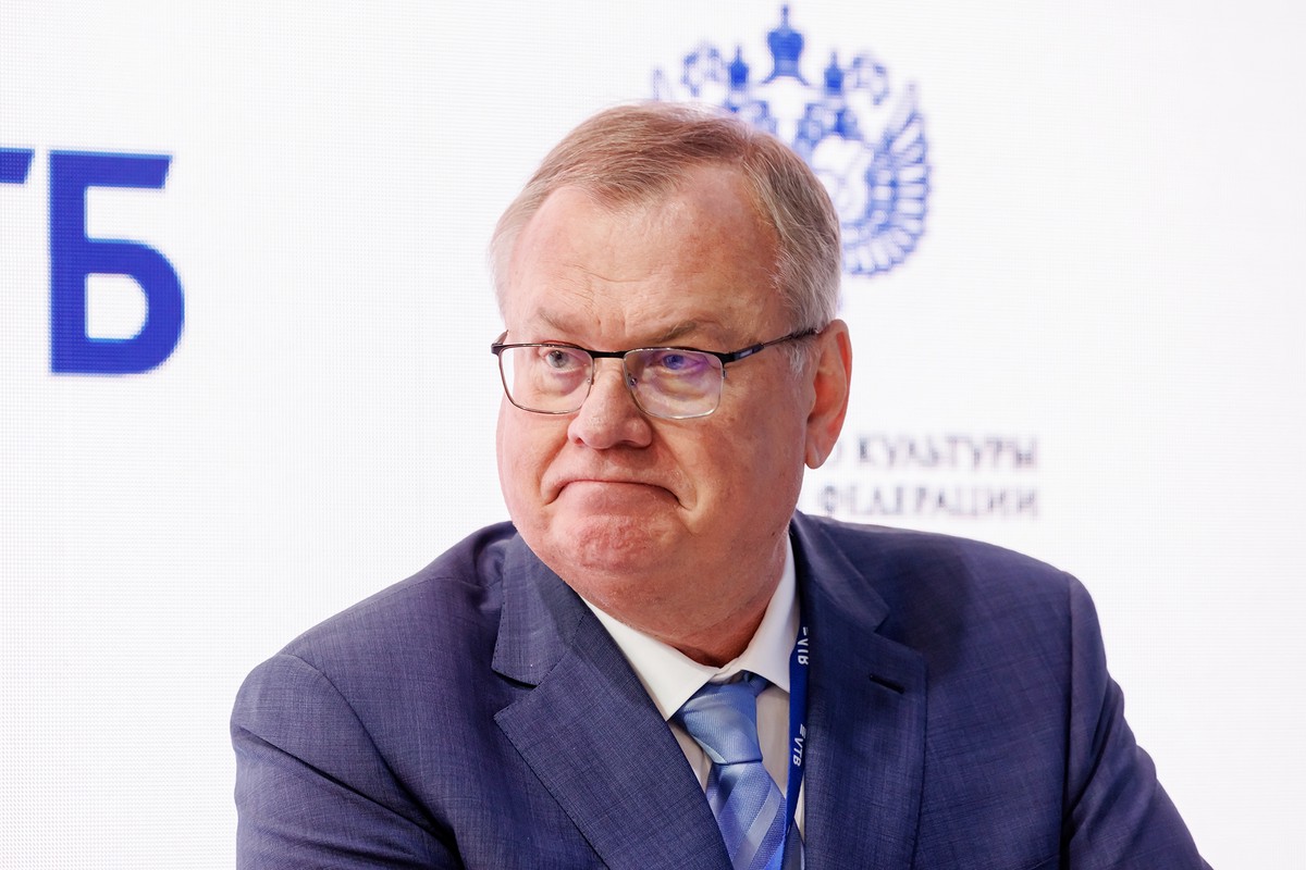 Глава ВТБ Костин: Проблема с зависшими индийскими рупиями рассосалась