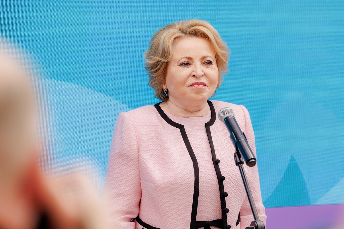 Матвиенко предложила принять закон о «всеобщем счастье» и создать «министерство счастья»