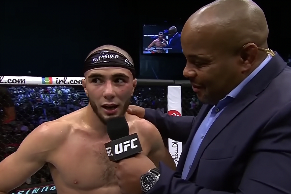 Отрекшийся от России боец UFC Мокаев начал тренироваться в Махачкале
