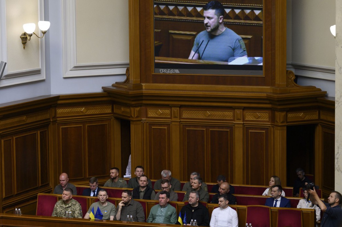 Политолог Карасёв: Киев готовит общественное мнение на Украине к перемирию с РФ