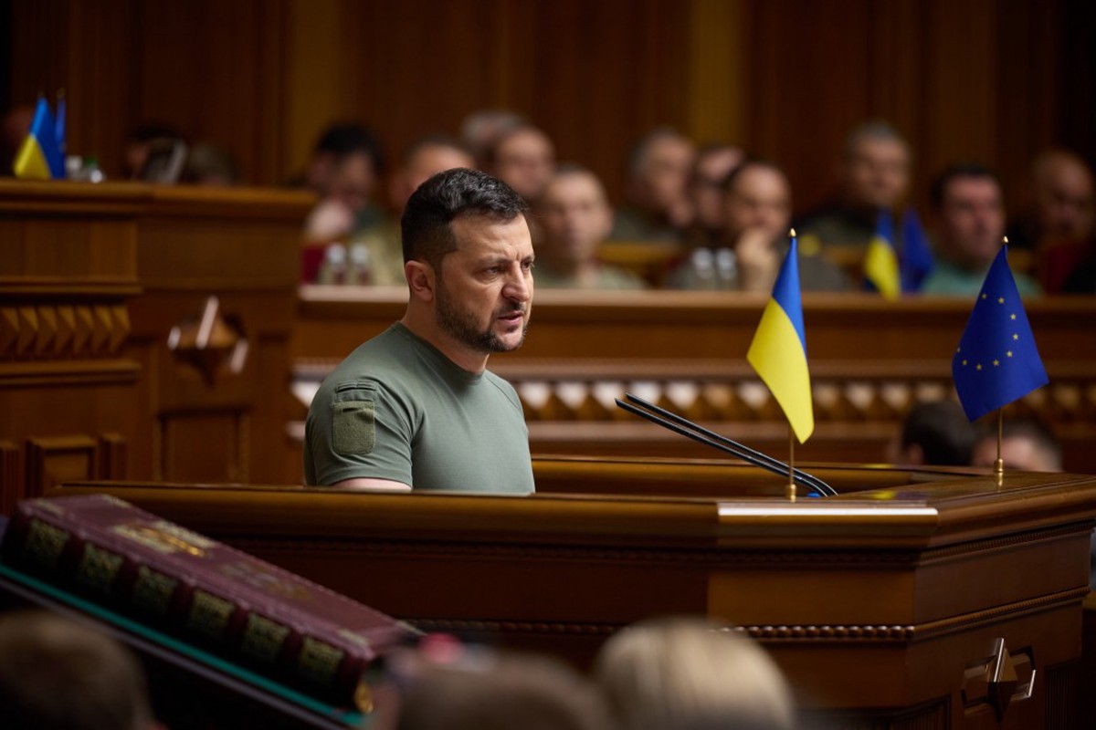 Зеленский внёс в Раду законопроекты о продлении военного положения и мобилизации на Украине